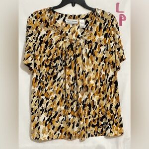 LADIES WHITE TOP WITH GOLD, BLACK & TAN DESIGNS & RHINESTONES